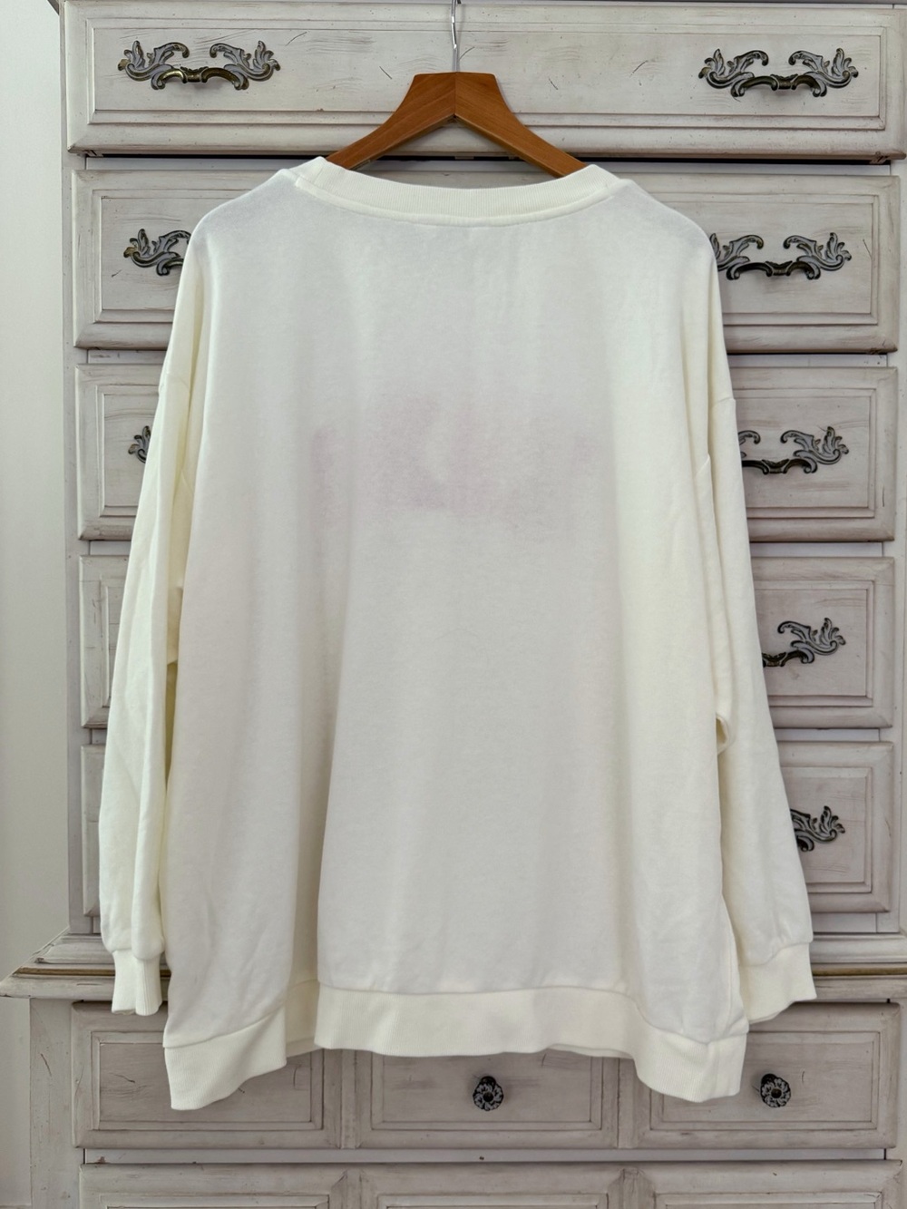 Crown & Ivy XOXO Love Sweatshirt - Picture 2 of 4